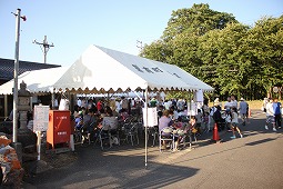 テントのある祭りの写真