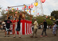 本田団地の仮装盆踊りの写真