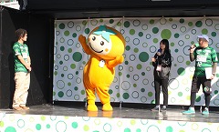 ダンスを披露するかきりんの写真 ダンスを披露するかきりんの写真