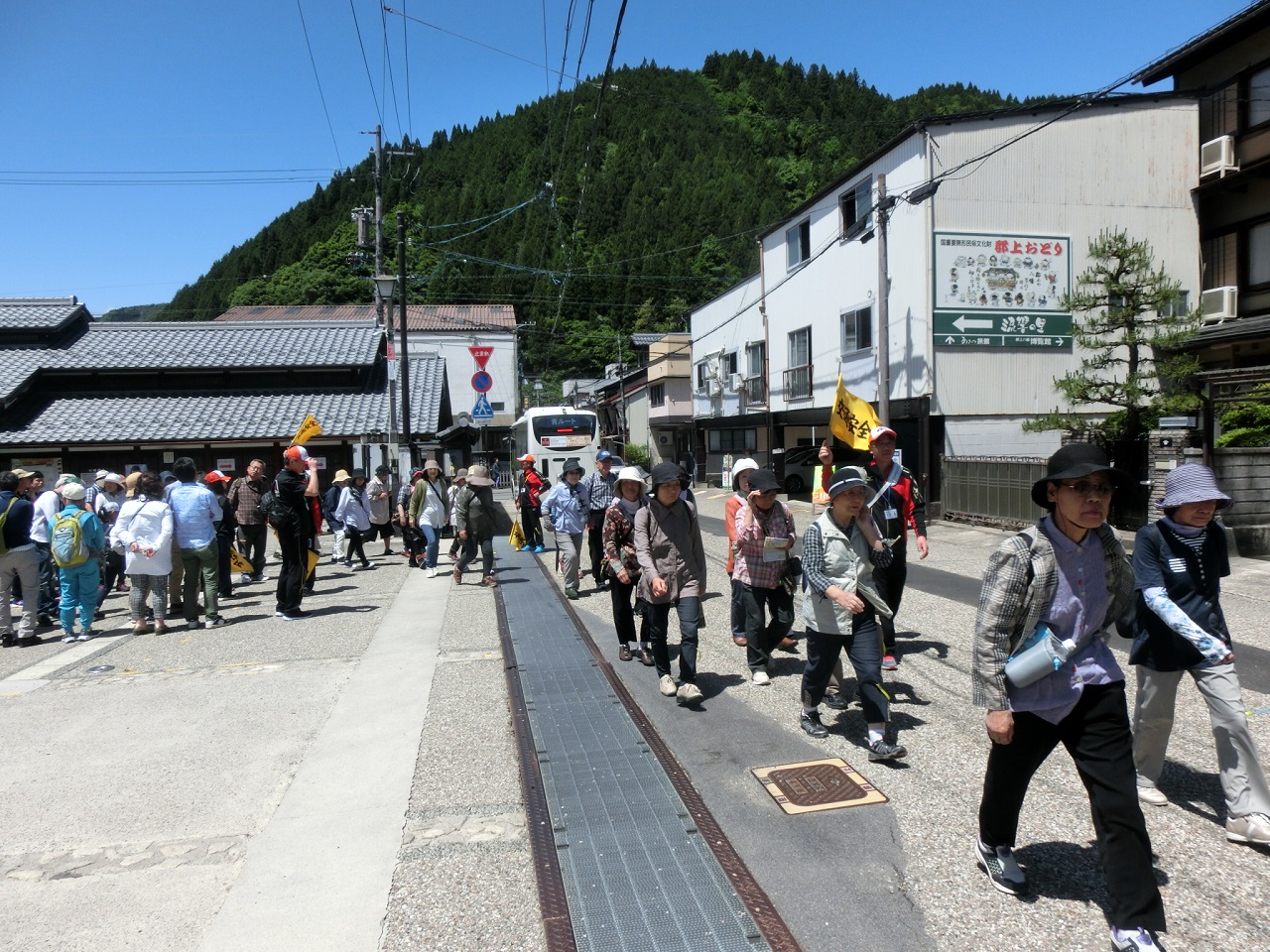 郡上のまちなみを歩く写真２