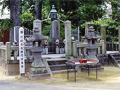 川崎平右衛門の墓碑　興禅寺（市指定史跡）の画像