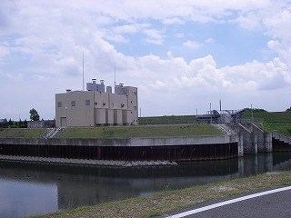 ▲犀川統合排水機場の全景写真の画像