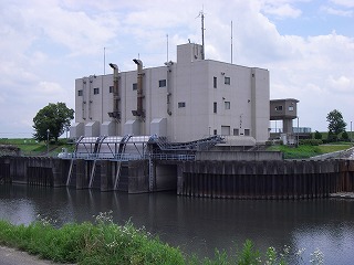 ▲犀川第３排水機場の全景写真の画像