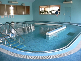 歩行者用温水プールの画像